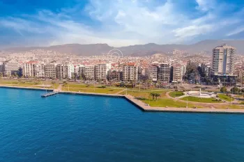 شقق بإطلالة بانورامية على البحرية للبيع في منطقة كارسياكا في إزمير.
